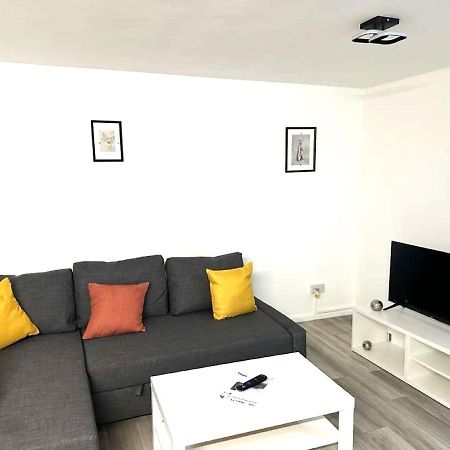 Stylish Apartment At Carlton Grove London Exteriör bild