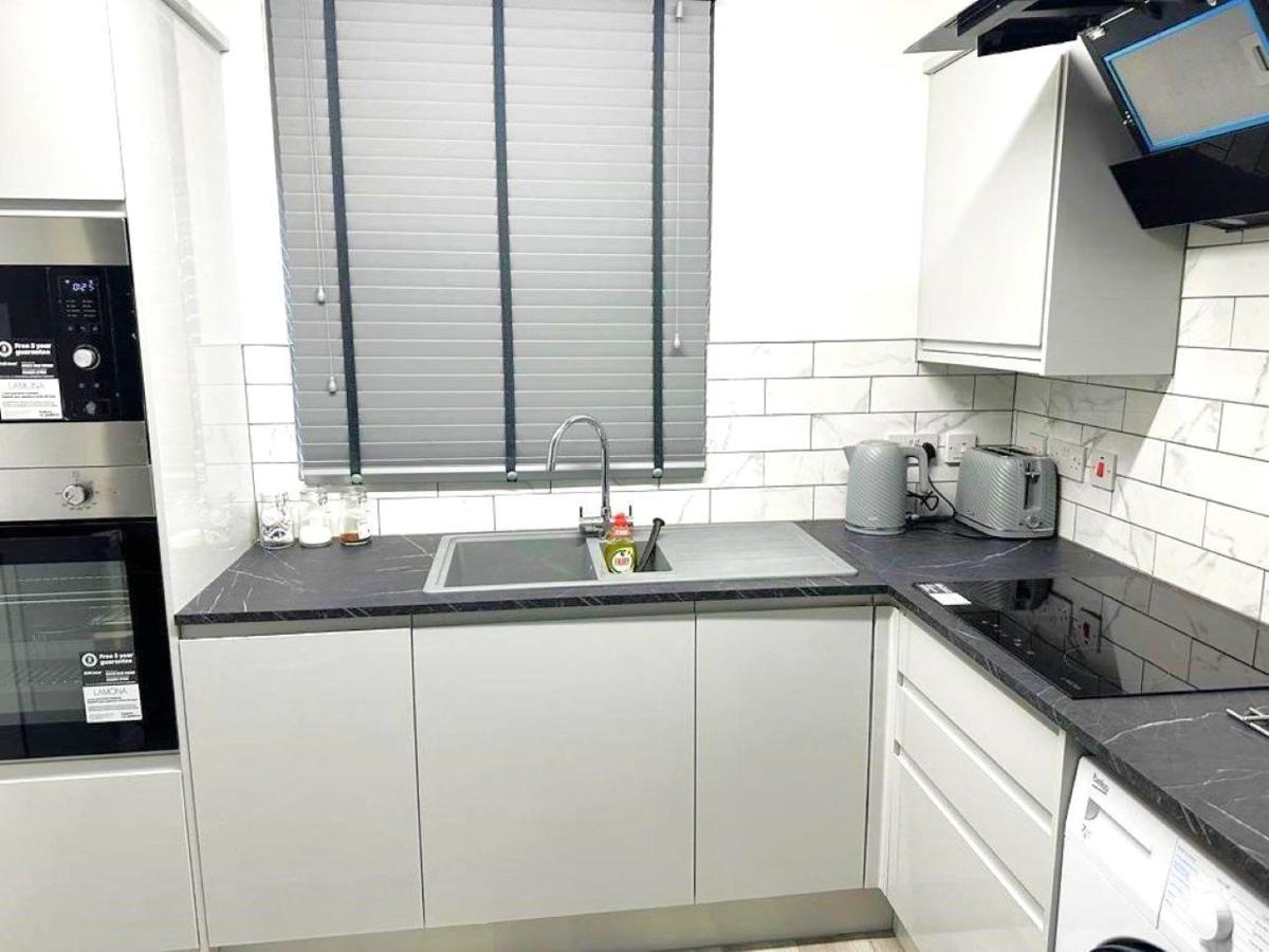 Stylish Apartment At Carlton Grove London Exteriör bild