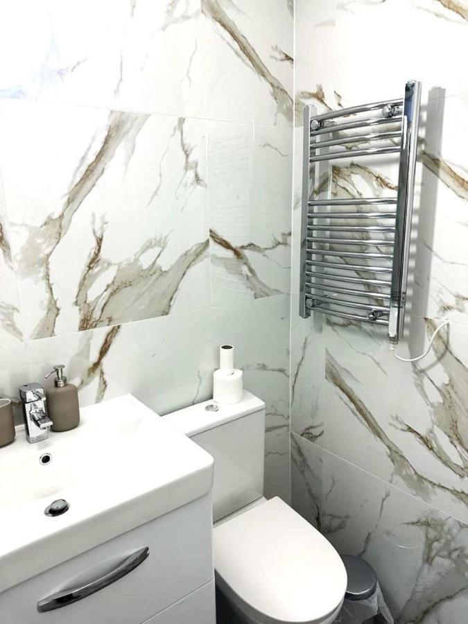 Stylish Apartment At Carlton Grove London Exteriör bild