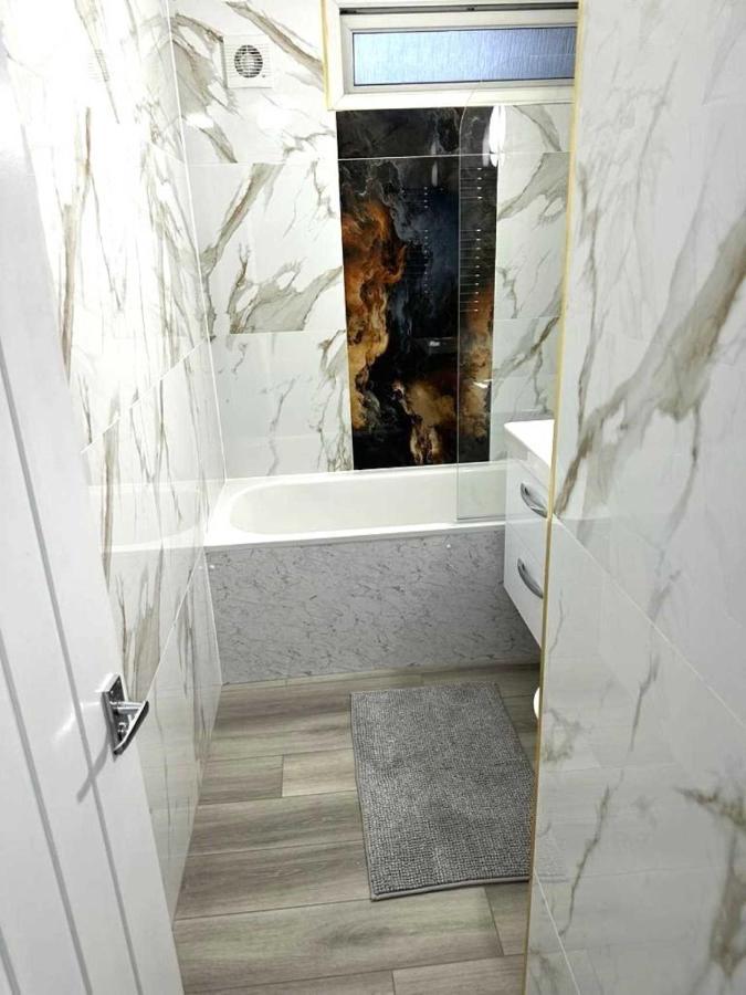 Stylish Apartment At Carlton Grove London Exteriör bild